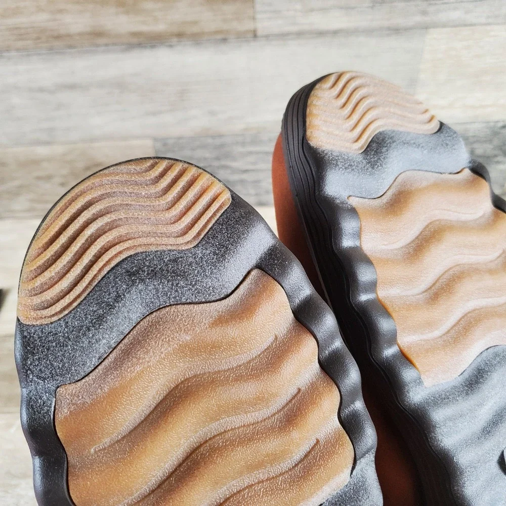 Hey Dude Branson Classic Mens Chelsea Boot Sz 9 Cognac Faux Leather Round Toe